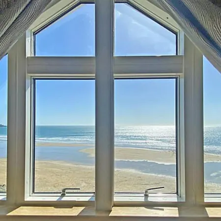 Holiday home Private Cliff Top Retreat By Beach *