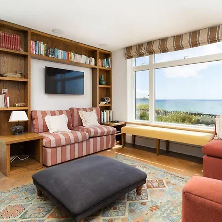 Private Cliff Top Retreat By Beach