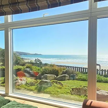 Holiday home Private Cliff Top Retreat By Beach *
